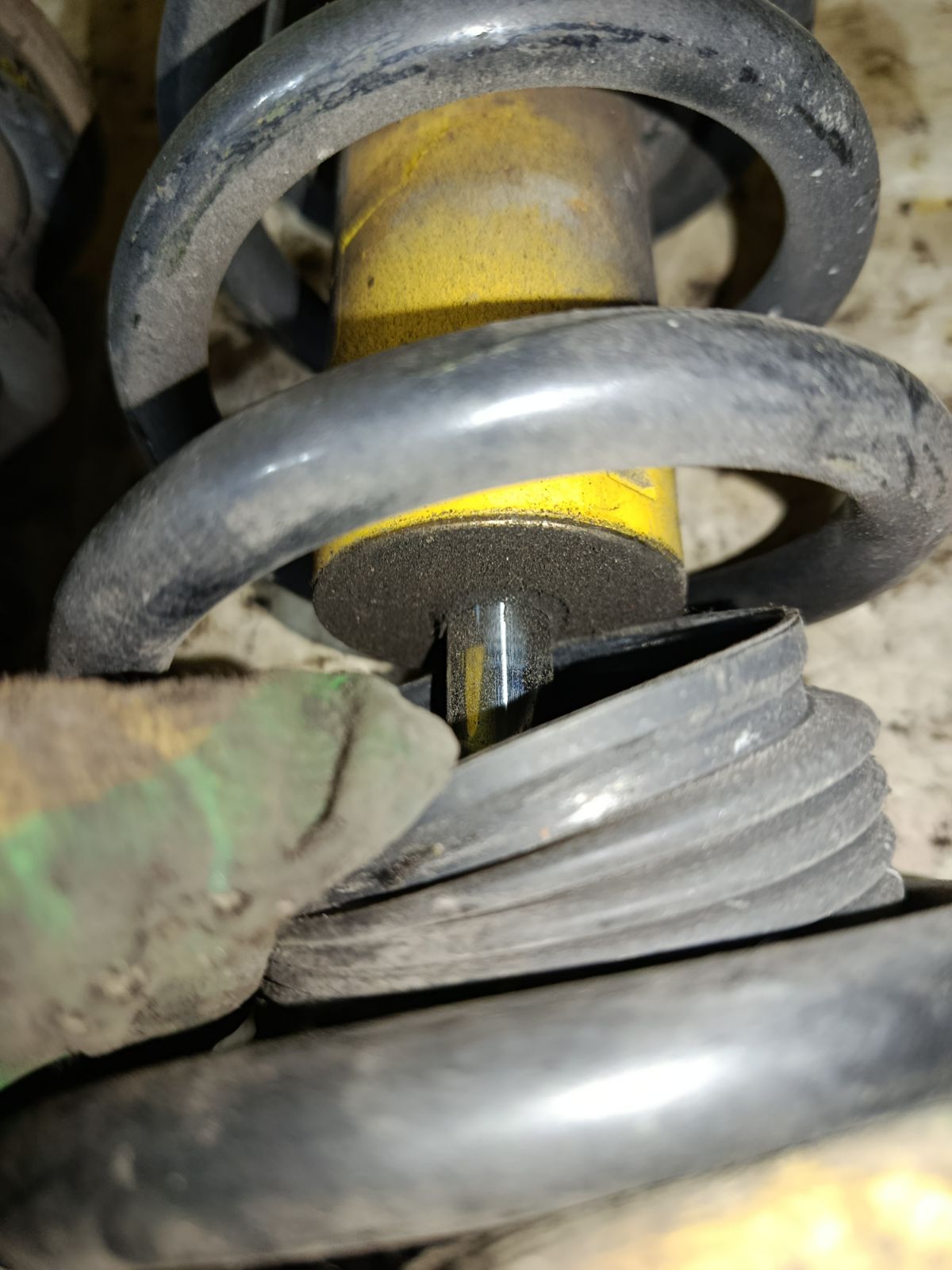 Стойка амортизатора на Subaru Legacy Wagon BP5 EJ20X Фото 8