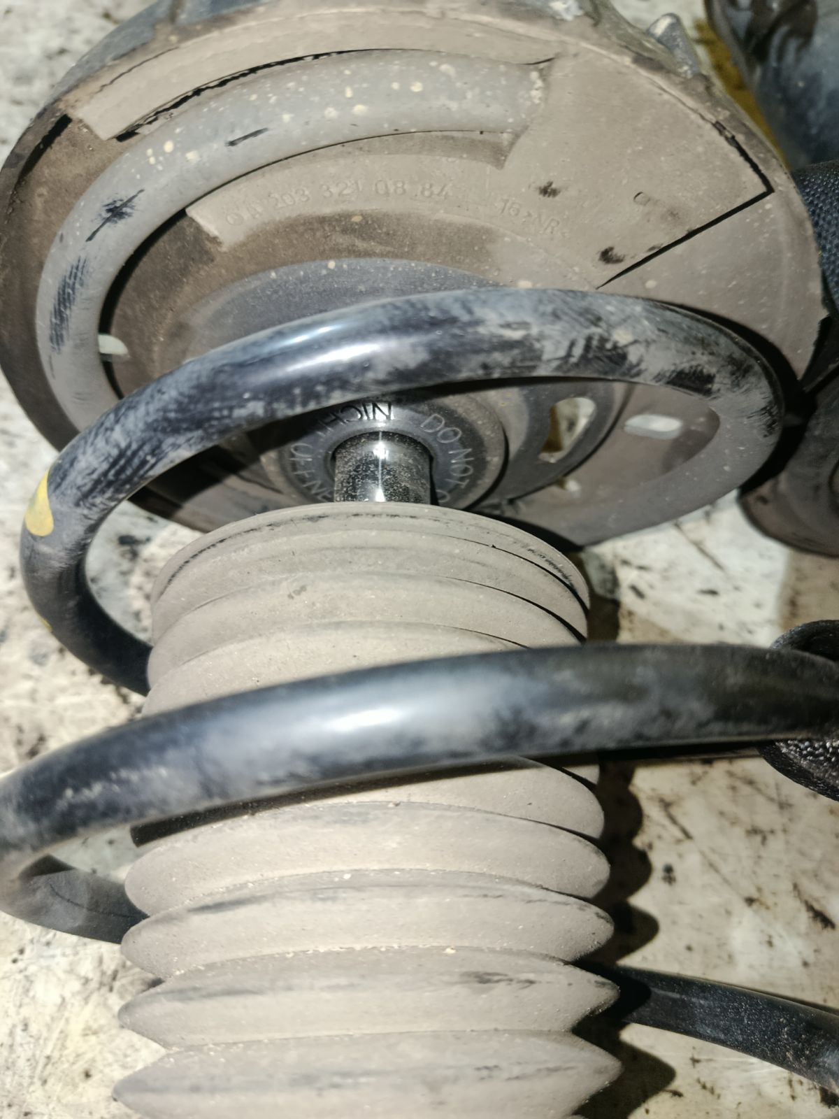 Стойка амортизатора A2033201630, 335920, A2033201330, A2033204130, A2033205330, A2033206530, A2093200630, CR-049-5666, SJ-049-5666, ST-049-5666 на Mercedes-Benz C-Class W203.045 111.955 Фото 4