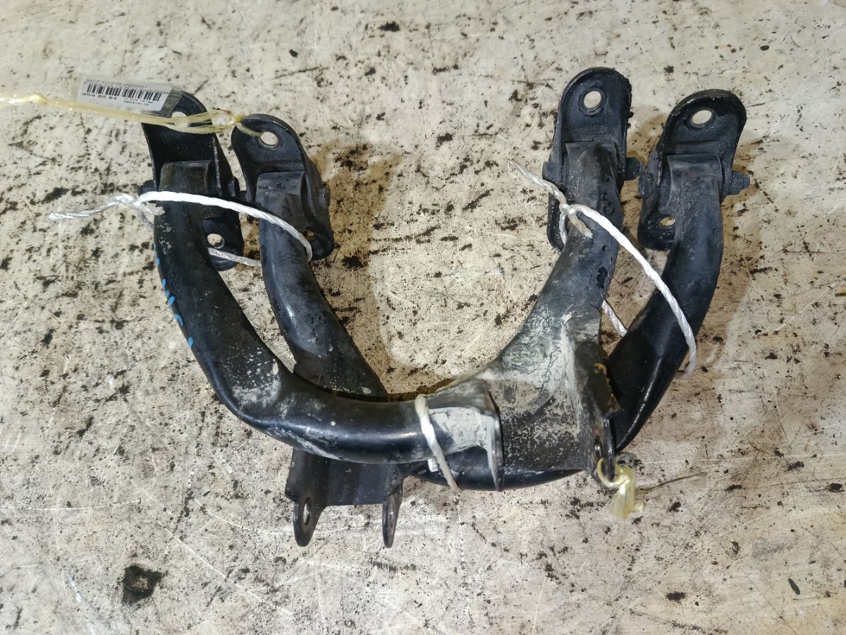 Рычаг на Mitsubishi Diamante F34A 6A13 Фото 1