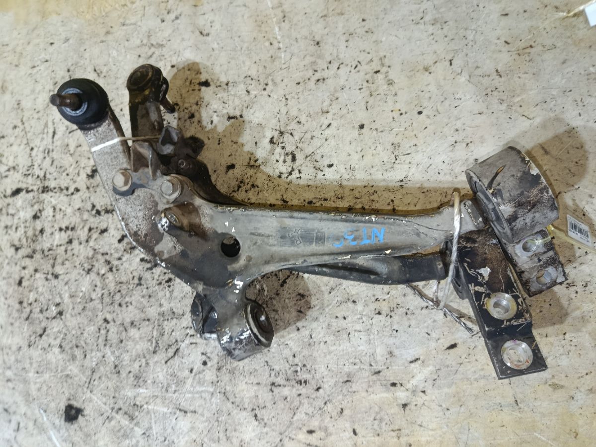 Рычаг на Nissan X-Trail NT30 QR20DE Фото 4
