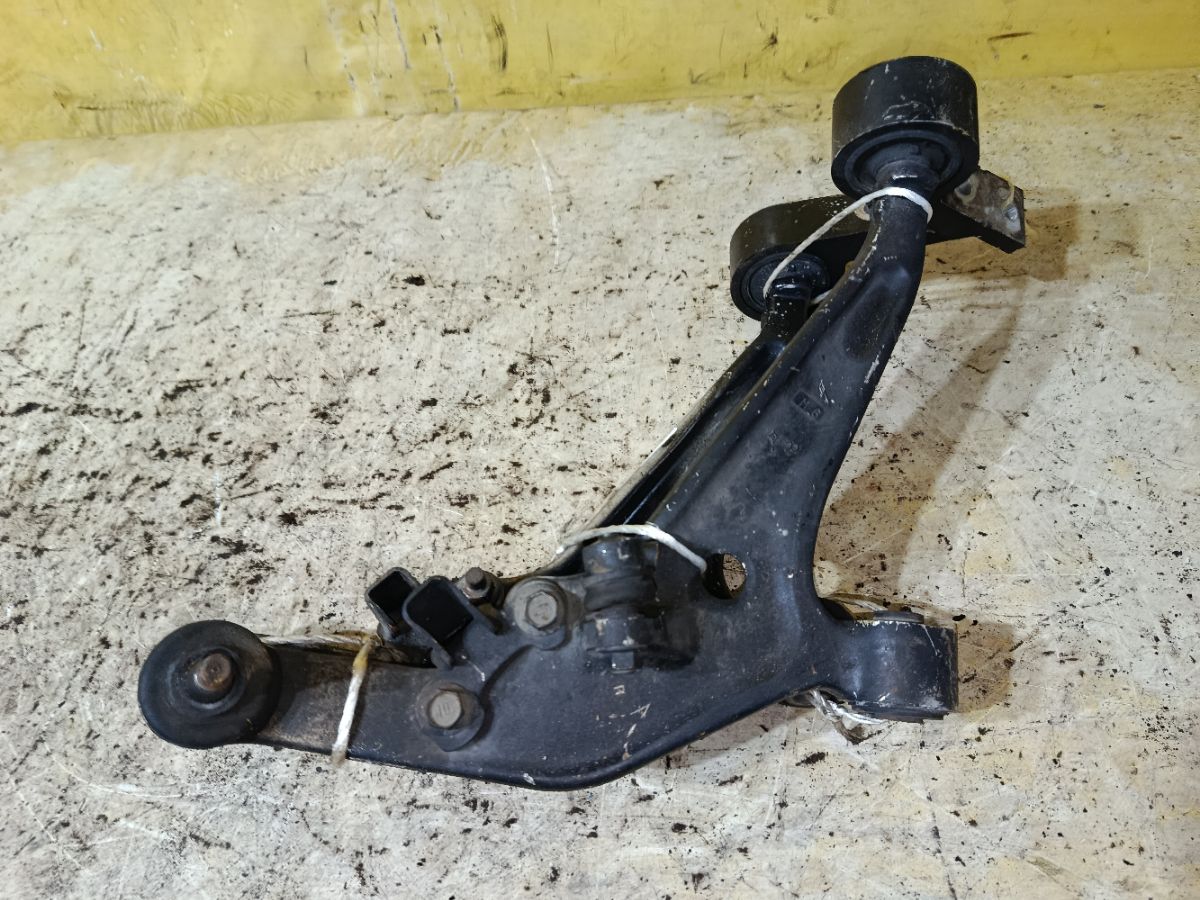 Рычаг на Nissan X-Trail NT30 QR20DE Фото 1
