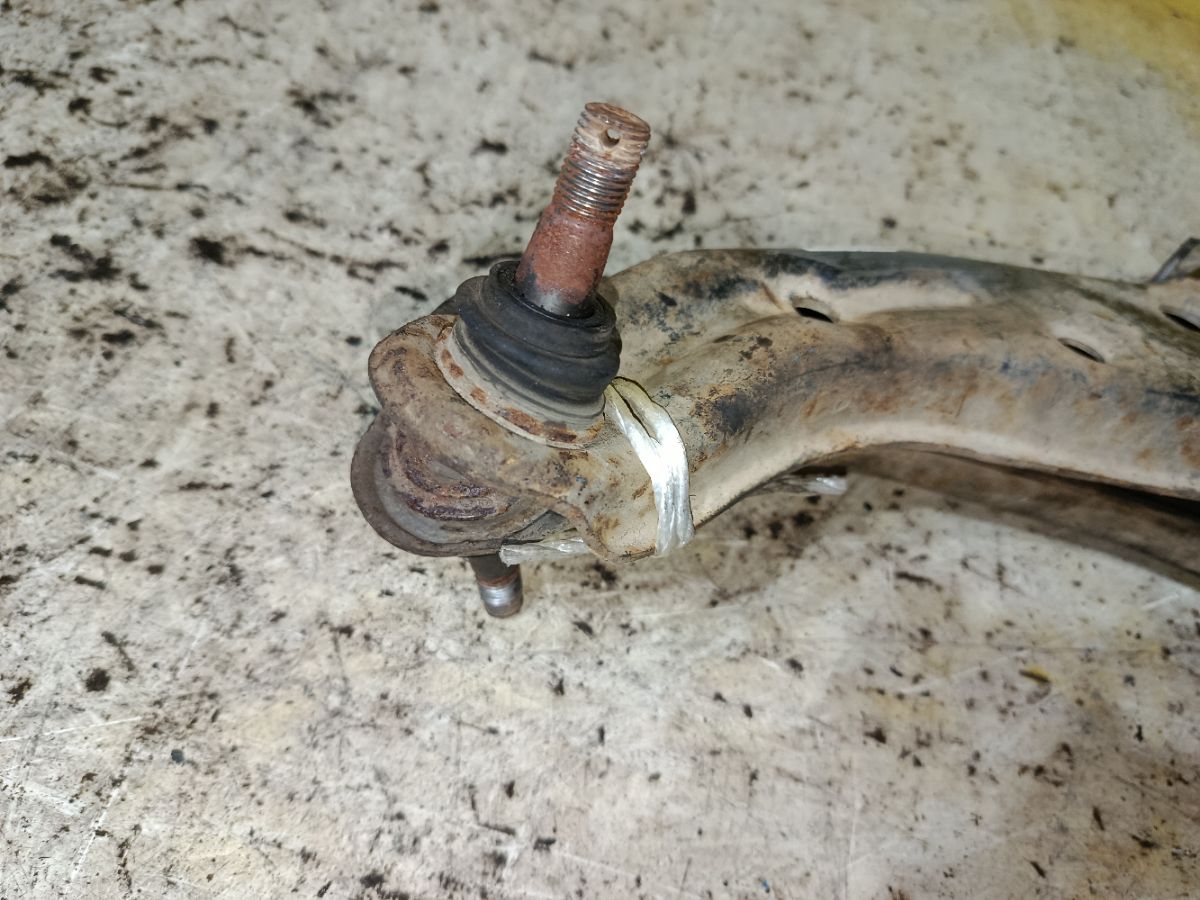 Рычаг на Nissan Sunny FB15 QG15DE Фото 2