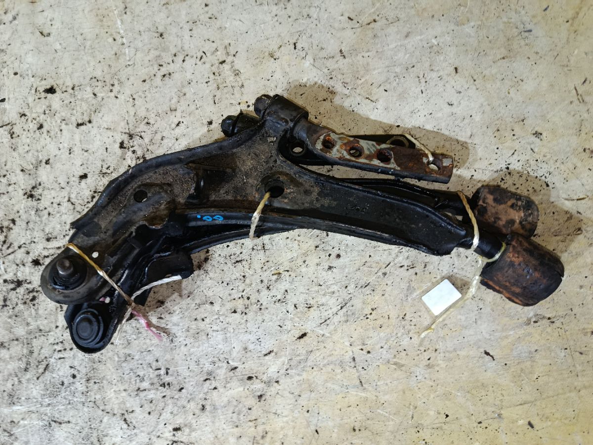 Рычаг на Nissan Expert VNW11 QG18DE Фото 1