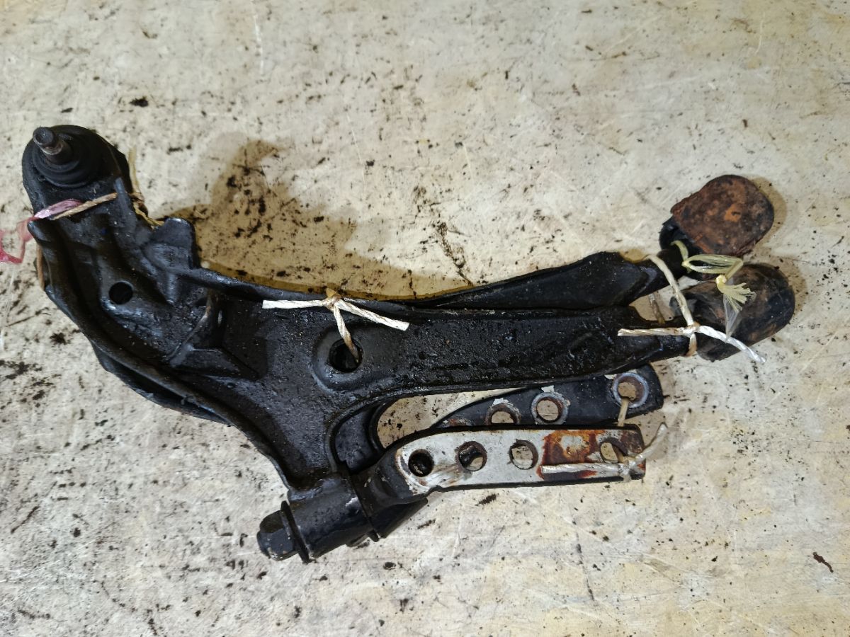 Рычаг на Nissan Expert VNW11 QG18DE Фото 3