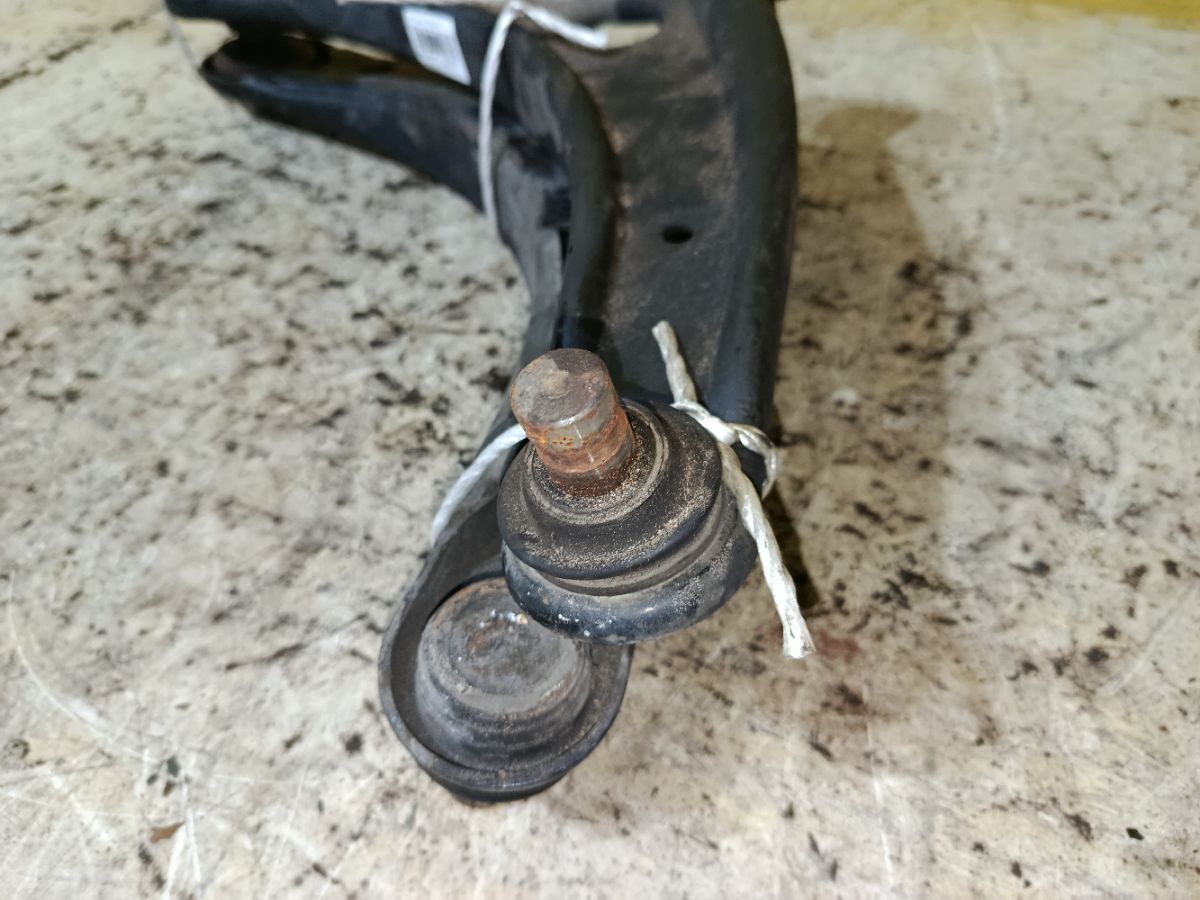 Рычаг на Mitsubishi Galant Fortis CX6A 4J10 Фото 2