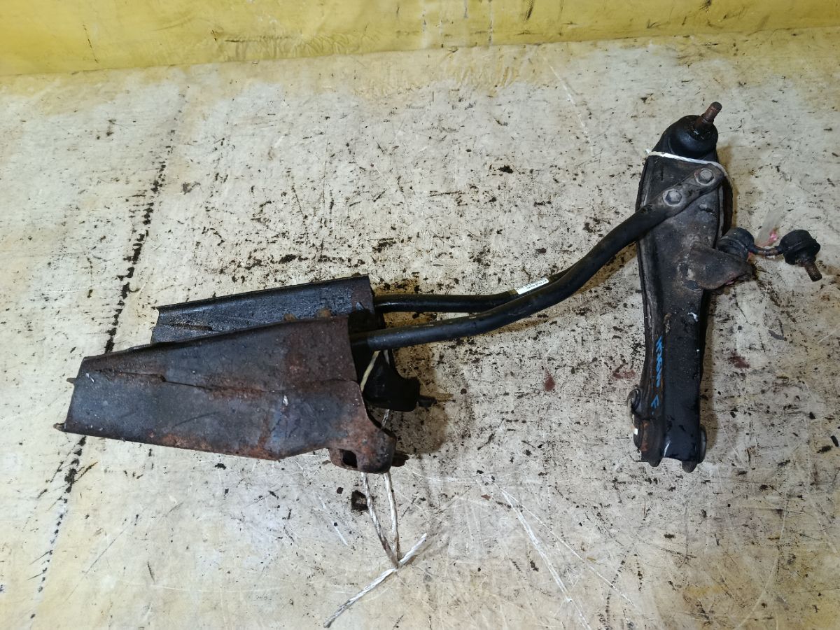 Рычаг на Mitsubishi Pajero Io H76W 4G93 Фото 1