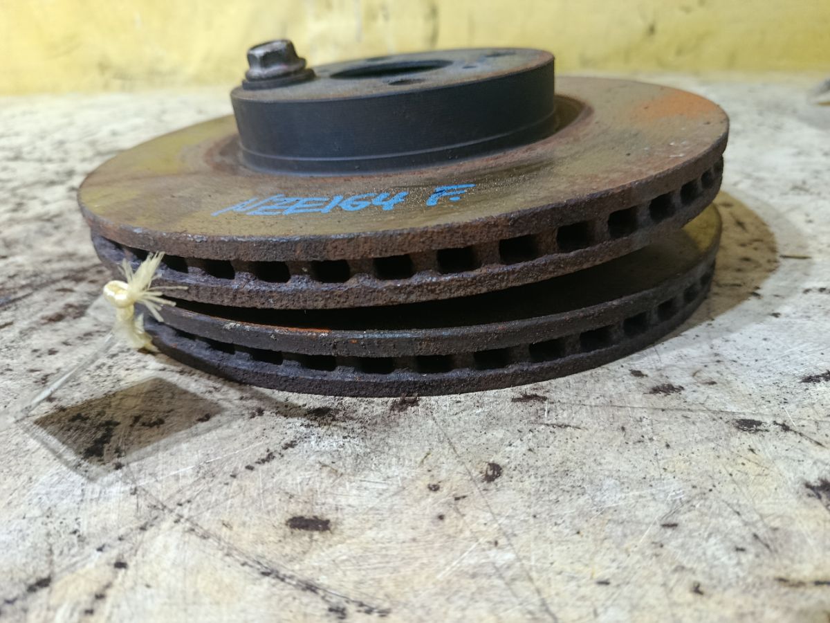 Тормозной диск 43512-52130 на Toyota Corolla Axio NZE164 1NZ-FE Фото 3