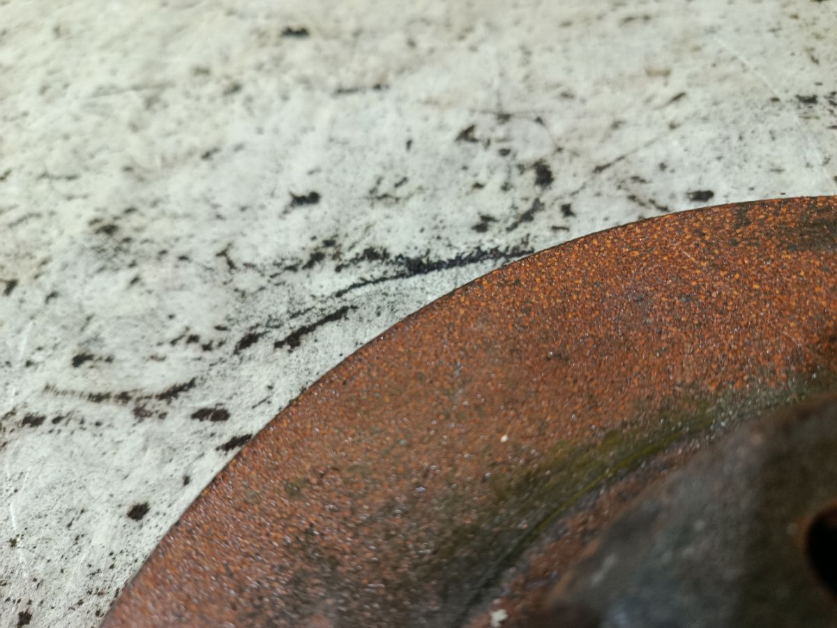 Тормозной диск на Nissan X-Trail NT30 QR20DE Фото 2