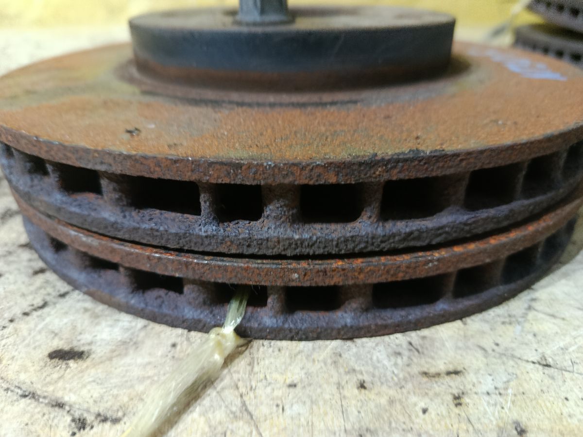 Тормозной диск на Nissan X-Trail NT30 QR20DE Фото 3