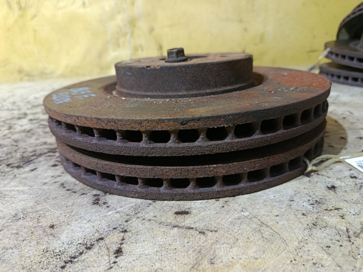 Тормозной диск на Subaru Legacy BL5 EJ20X Фото 3