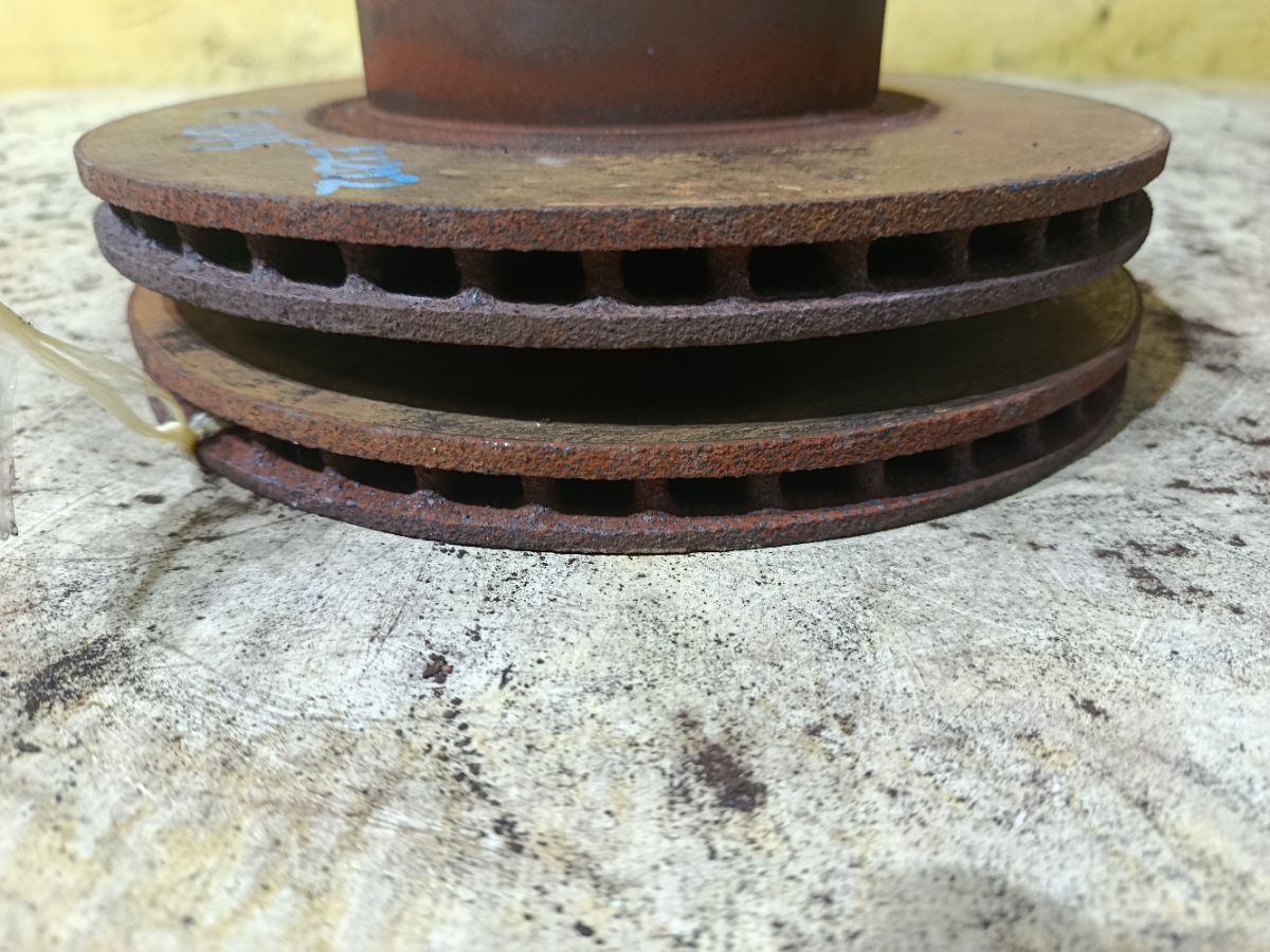 Тормозной диск на Subaru Legacy Wagon BH5 EJ202 Фото 3