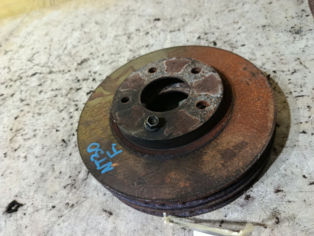 Тормозной диск на Nissan X-Trail NT30 QR20DE Фото 1