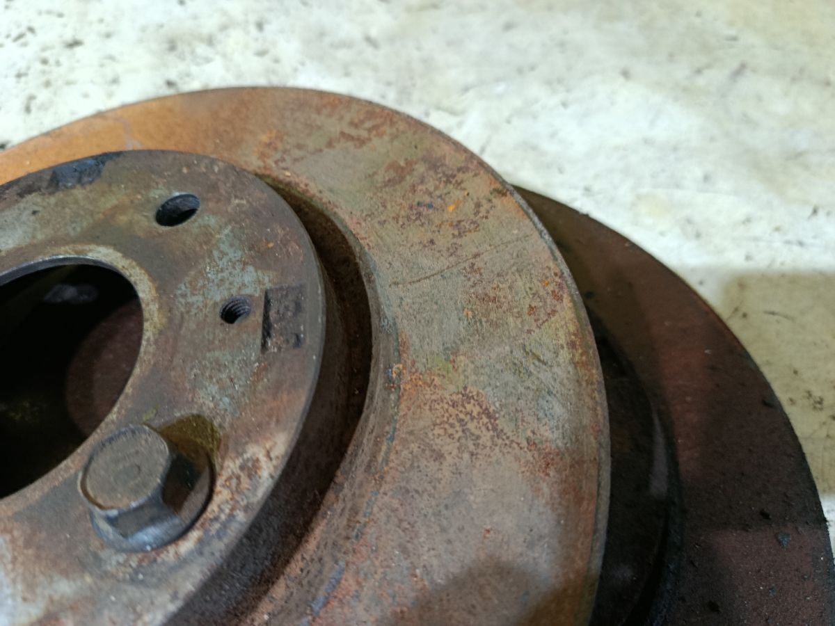 Тормозной диск на Mitsubishi Lancer Cedia Wagon CS5W 4G93 Фото 2