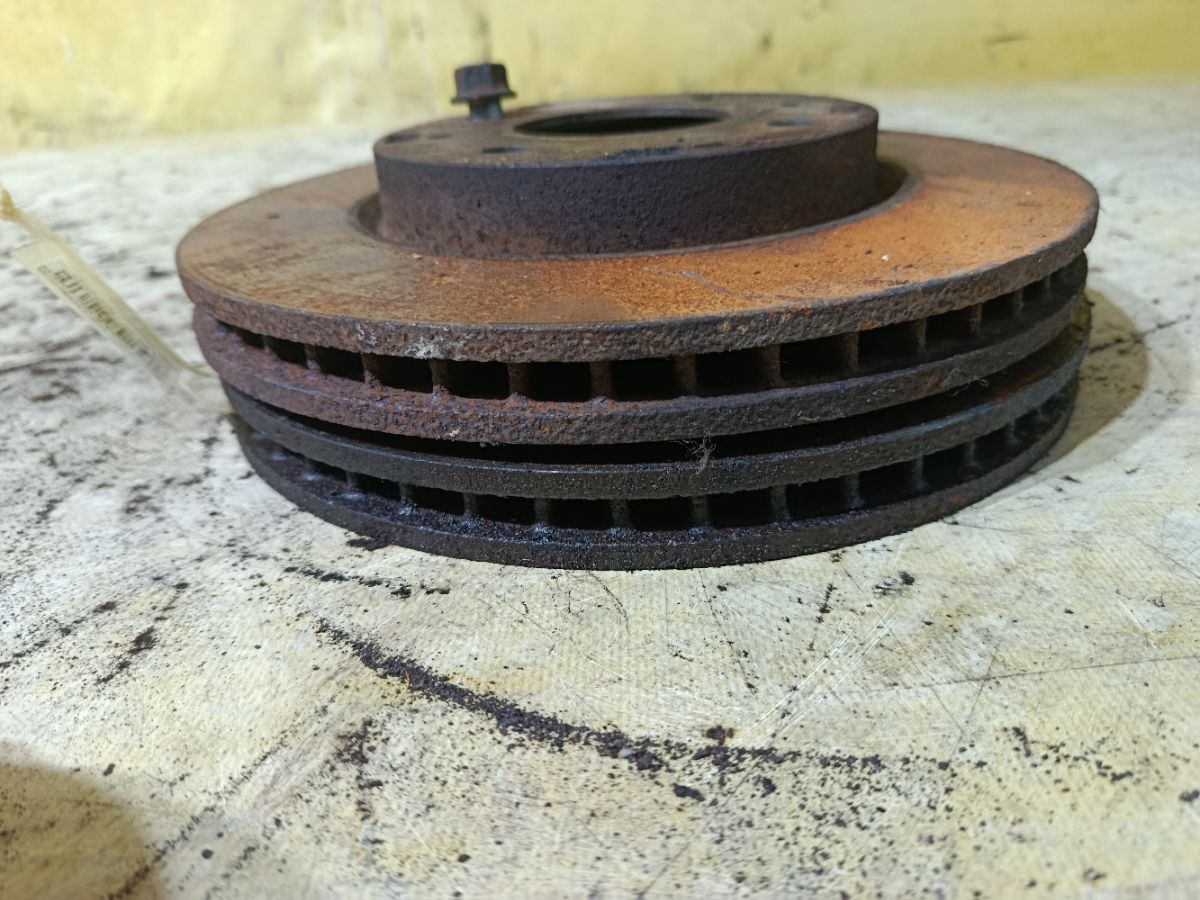 Тормозной диск на Mitsubishi Lancer Cedia Wagon CS5W 4G93 Фото 3