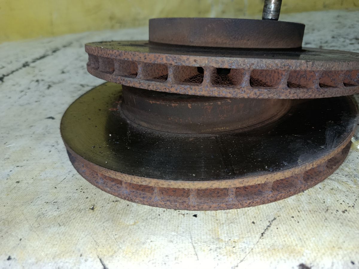 Тормозной диск 43512-22220, 43512-22250 на Toyota Crown JZS153 1JZ-GE Фото 3