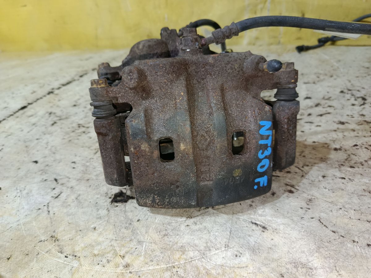 Суппорт на Nissan X-Trail NT30 QR20DE Фото 1