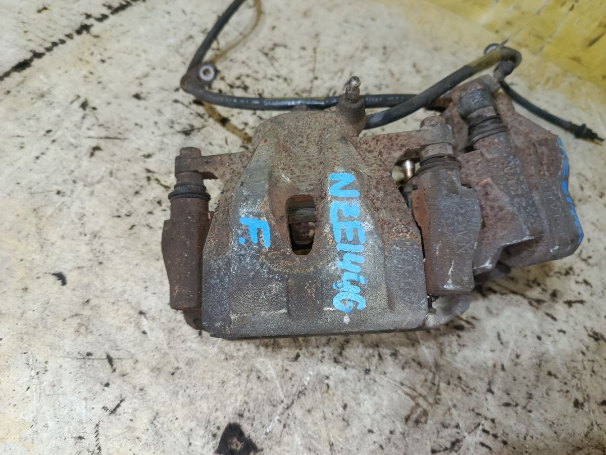 Суппорт на Toyota Corolla Fielder NZE144G 1NZ-FE Фото 2