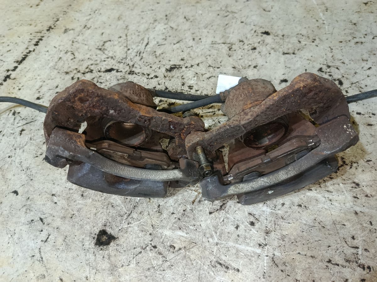 Суппорт на Toyota Corolla Fielder NZE144G 1NZ-FE Фото 3