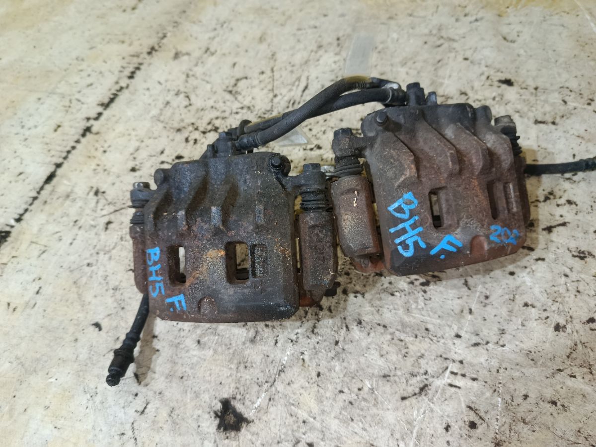 Суппорт на Subaru Legacy Wagon BH5 EJ202 Фото 1