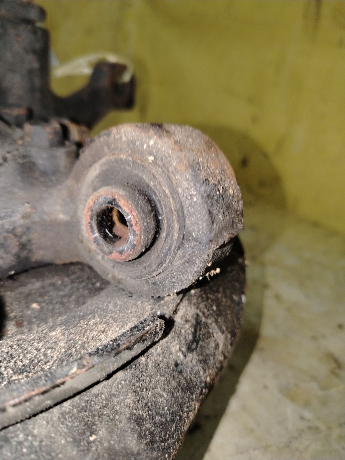 Ступица на Mitsubishi Diamante F34A 6A13 Фото 3