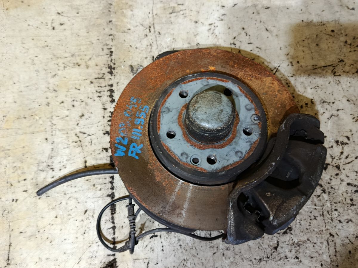 Ступица на Mercedes-Benz C-Class W203.045 111.955 Фото 1