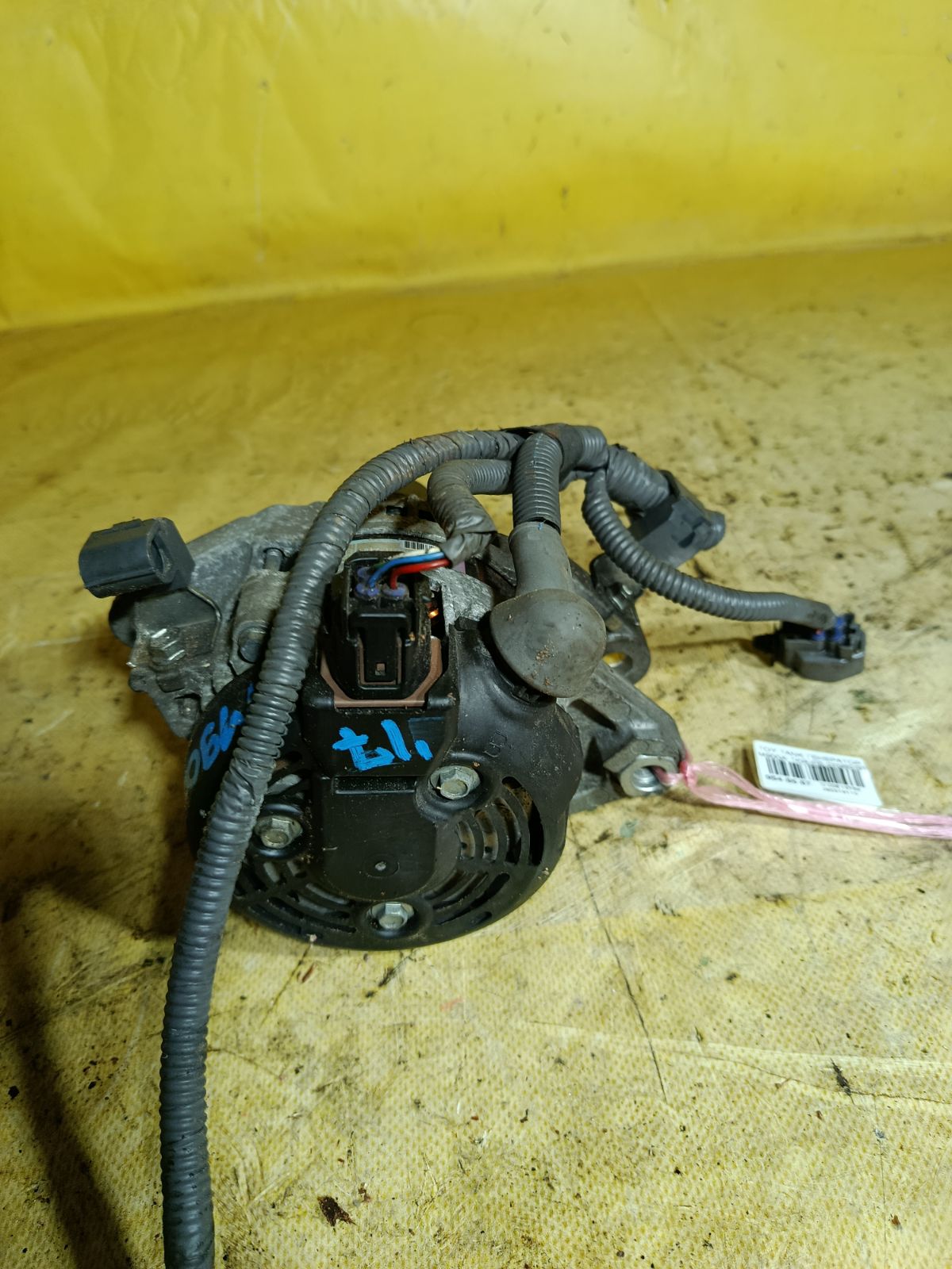 Генератор 27060-B1150 на Toyota Tank M900A 1KR-FE Фото 3