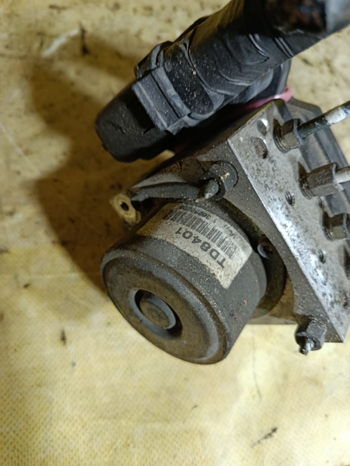 Блок ABS 47660-EQ041 на Nissan X-Trail NT30 QR20DE Фото 2