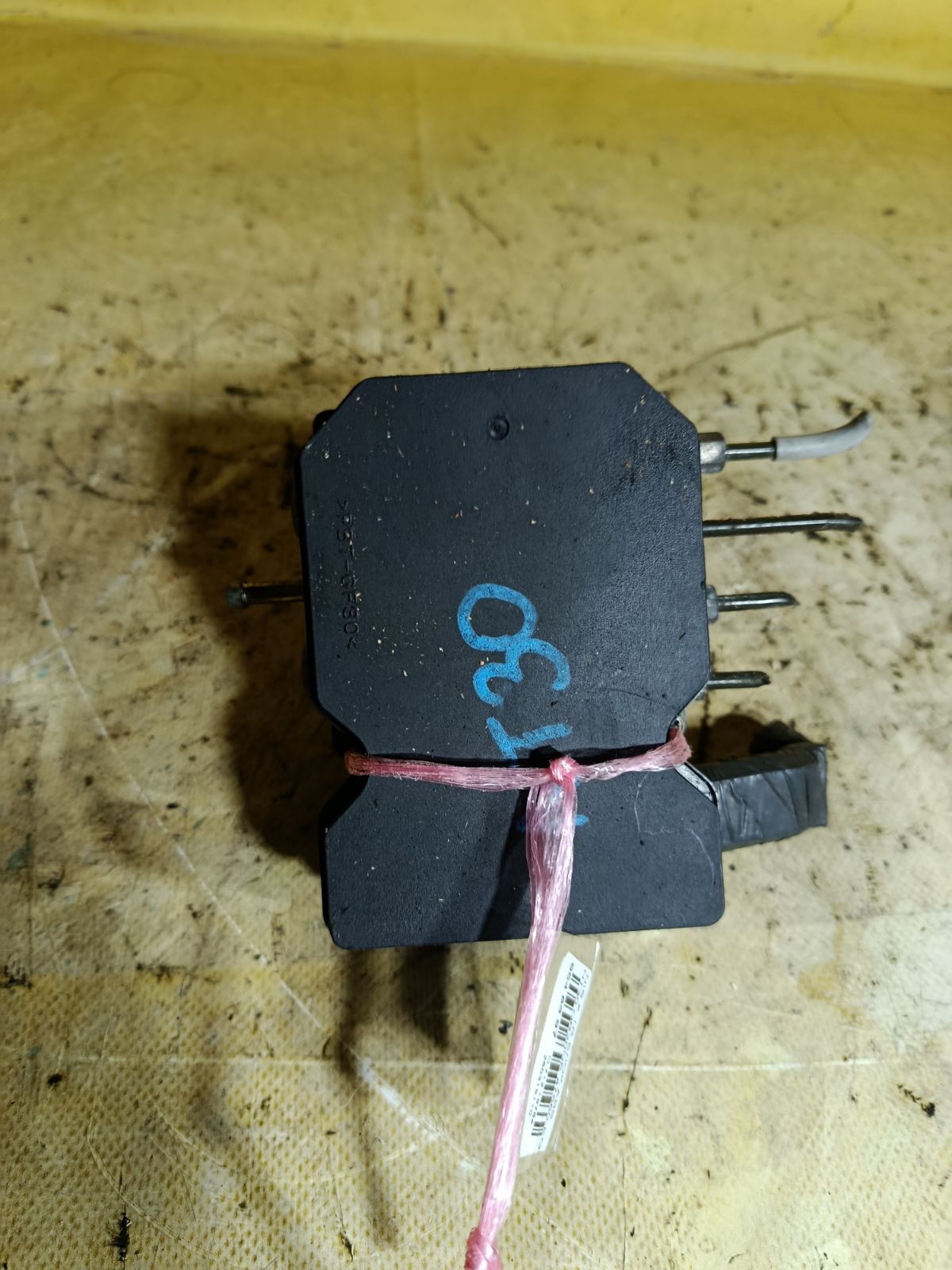 Блок ABS 47660-EQ041 на Nissan X-Trail NT30 QR20DE Фото 3