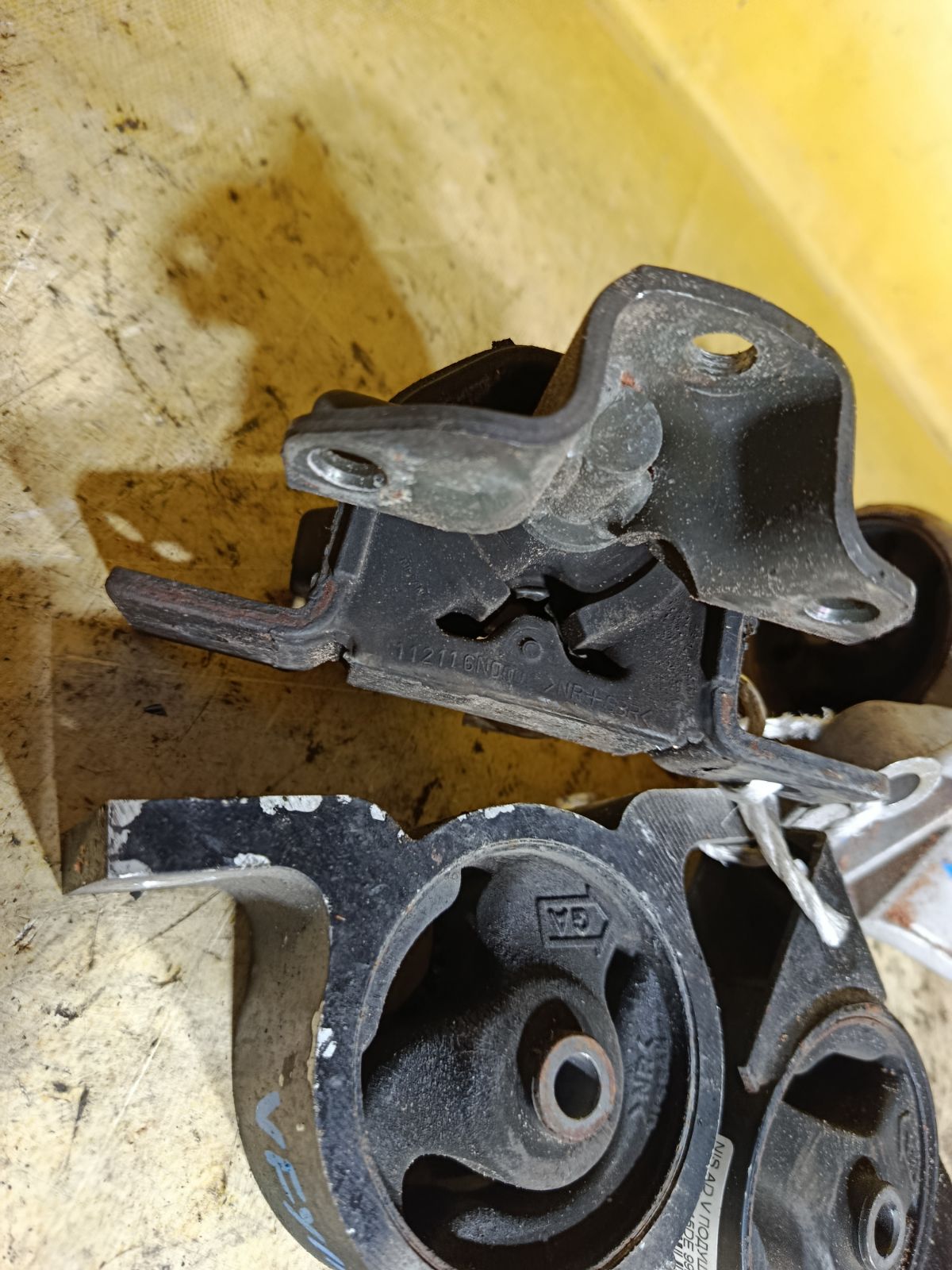 Подушка двигателя на Nissan Ad Van VFY11 QG15DE Фото 3