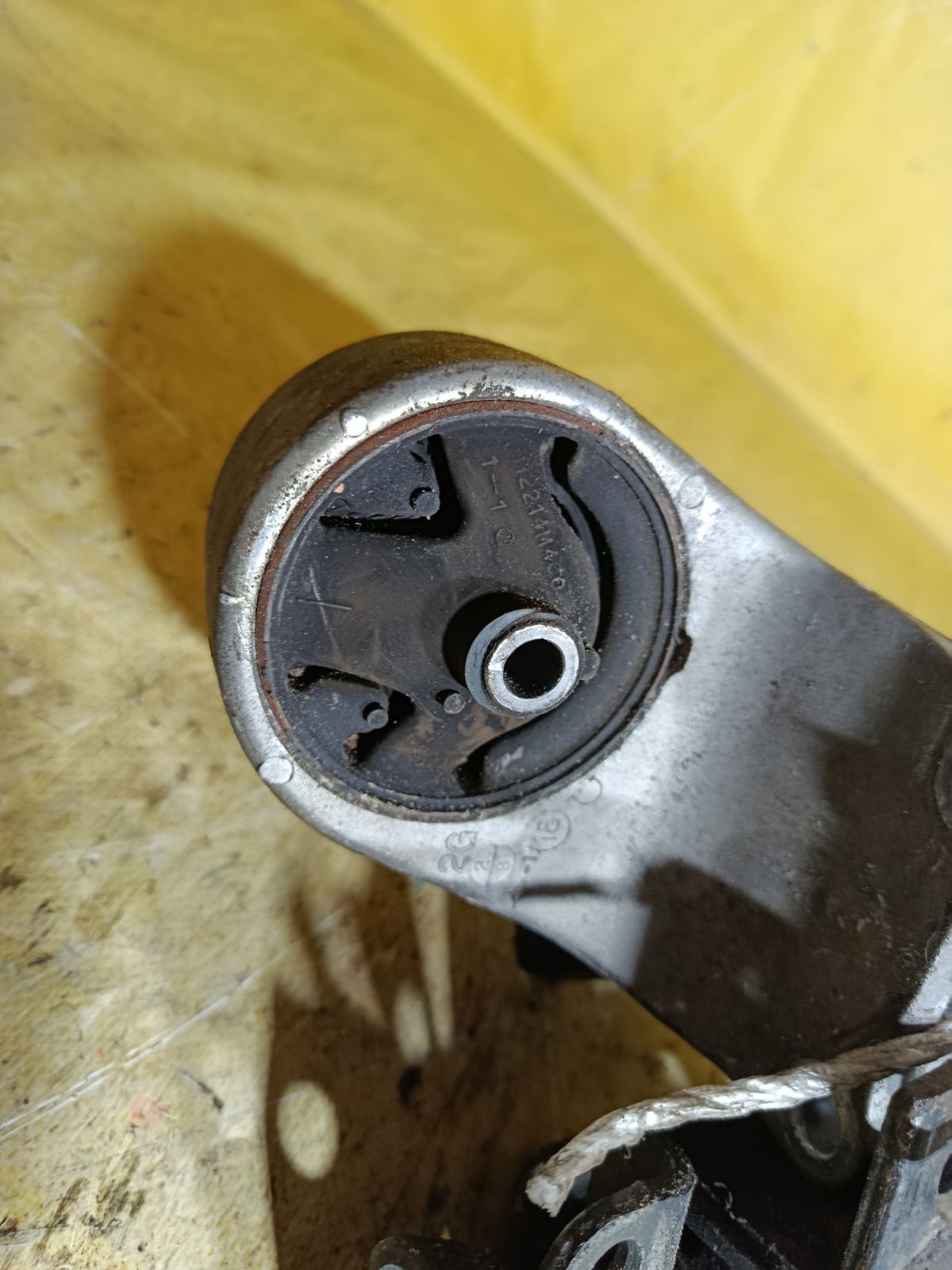 Подушка двигателя на Nissan Ad Van VFY11 QG15DE Фото 4