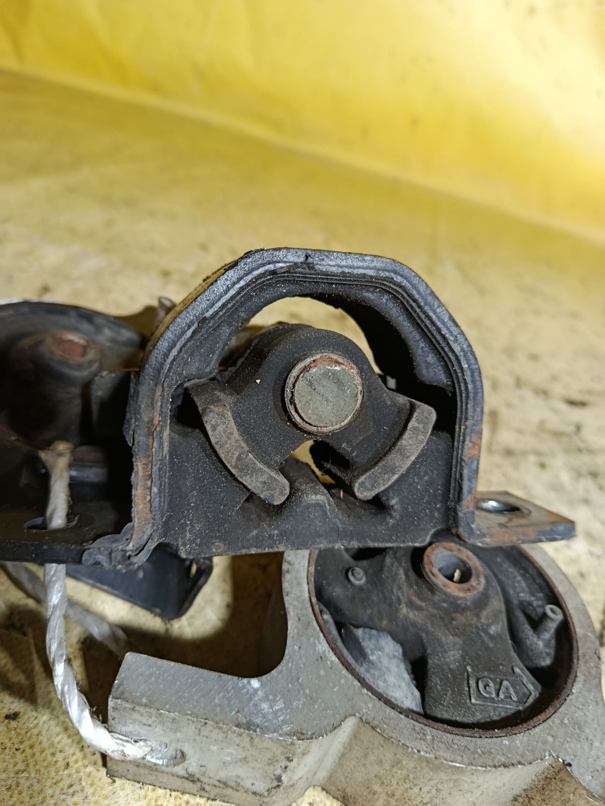 Подушка двигателя на Nissan Sunny FB15 QG15DE Фото 5