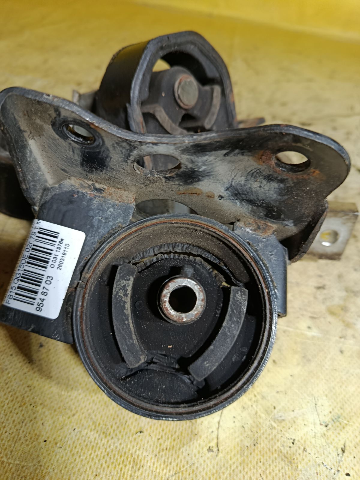 Подушка двигателя на Nissan Sunny FB15 QG15DE Фото 6