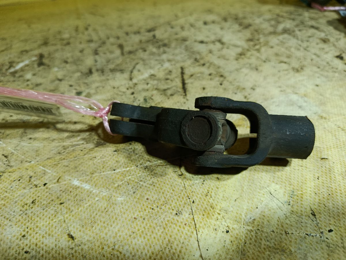 Рулевой карданчик на Toyota Crown JZS153 Фото 2