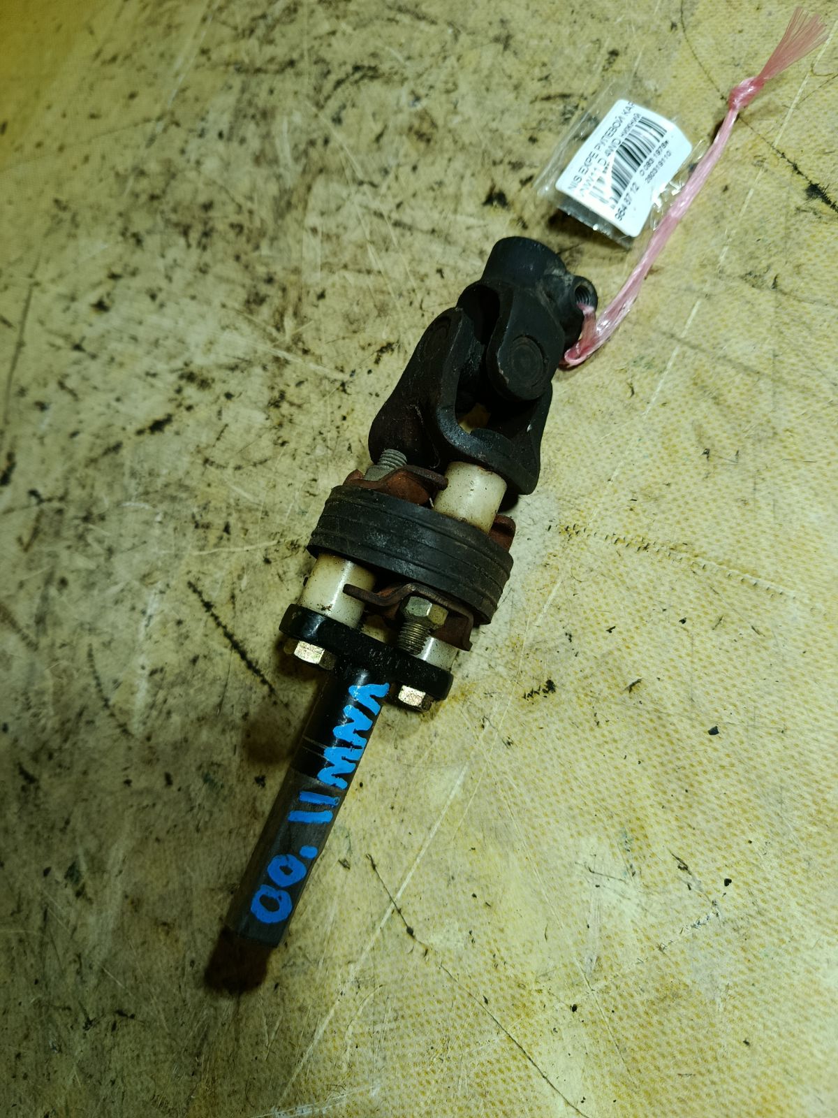 Рулевой карданчик на Nissan Expert VNW11 Фото 1