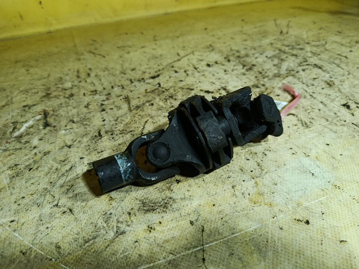 Рулевой карданчик на Subaru Legacy Wagon BH5 Фото 2