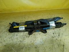 Домкрат на Toyota Vanguard ACA33W 09111-0W110