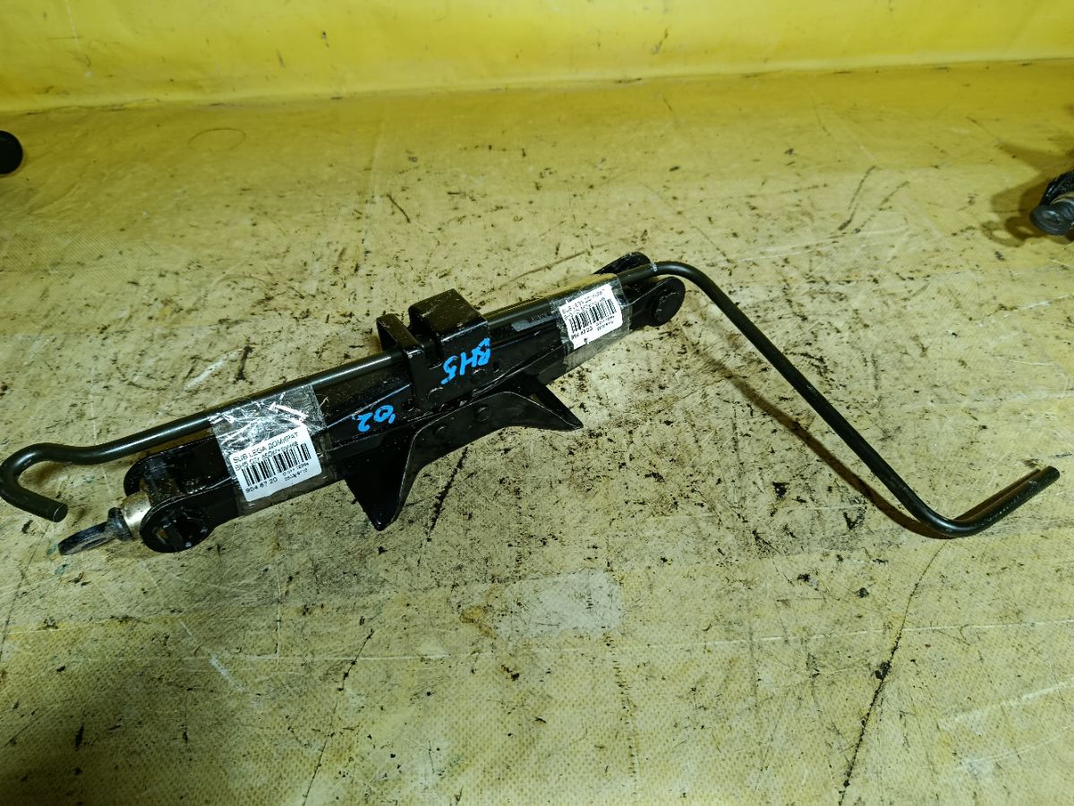 Домкрат на Subaru Legacy Wagon BH5 Фото 2