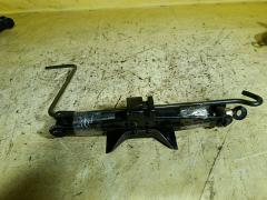 Домкрат на Subaru Legacy Wagon BH5