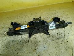 Домкрат на Mitsubishi Outlander CW5W