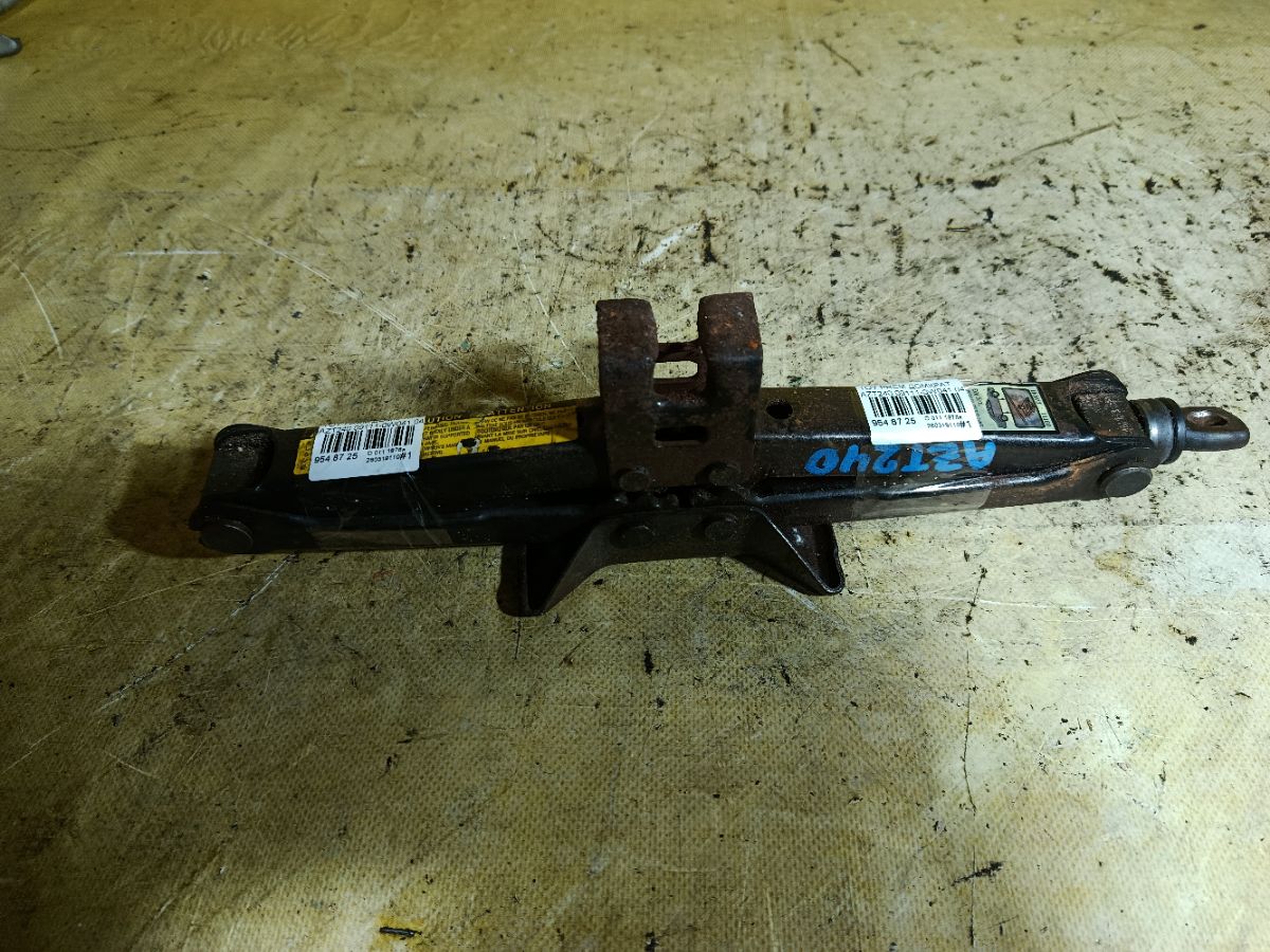 Домкрат 09111-0W041 на Toyota Premio AZT240 Фото 1