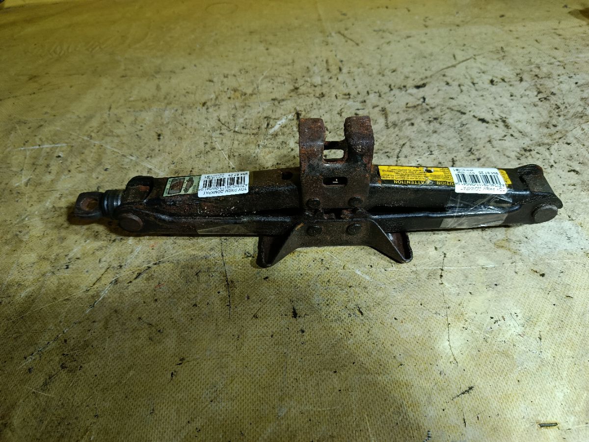 Домкрат 09111-0W041 на Toyota Premio AZT240 Фото 2