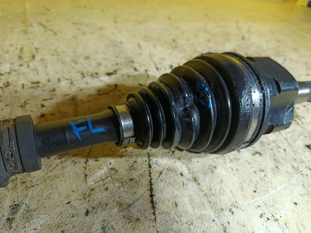 Привод на Toyota Corolla Axio NZE164 1NZ-FE Фото 4