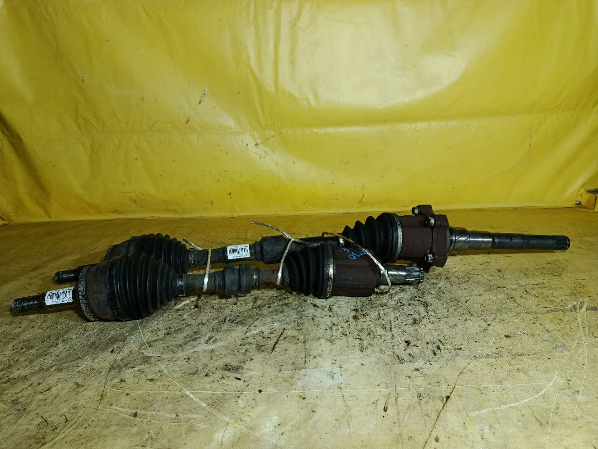 Привод на Nissan X-Trail NT30 QR20DE Фото 1