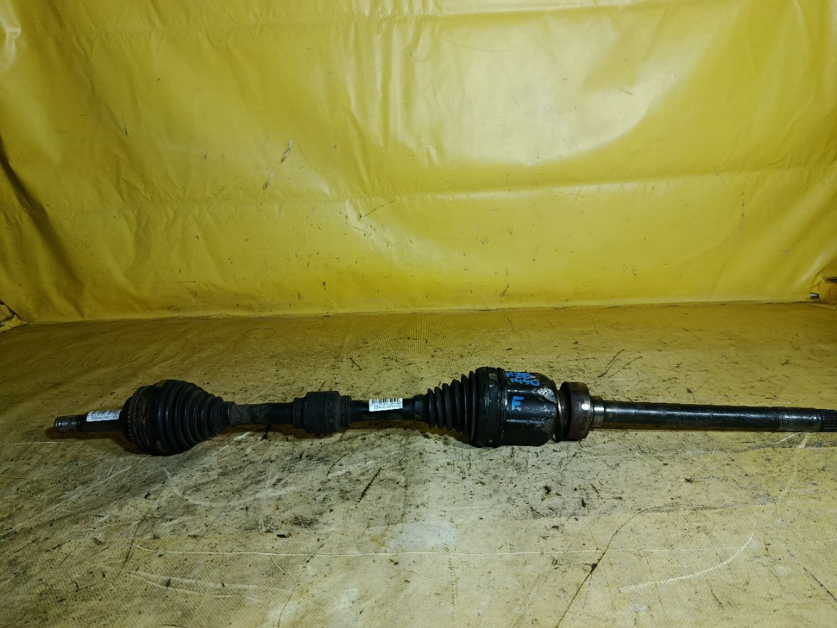 Привод на Toyota Corolla Fielder NZE144G 1NZ-FE Фото 1