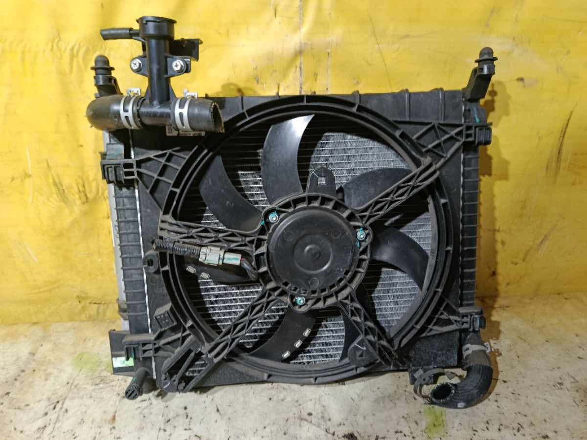 Радиатор ДВС на Nissan Note E12 HR12DDR Фото 3