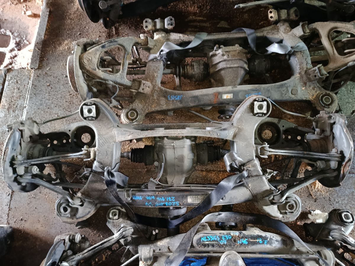 Балка подвески на Mercedes-Benz C-Class Station Wagon S203.246 271.946 Фото 1