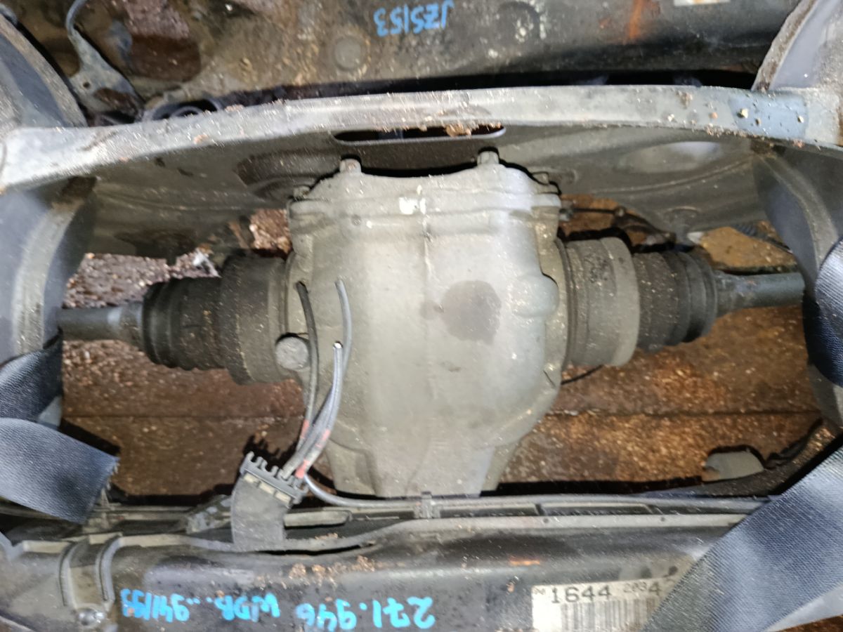 Балка подвески на Mercedes-Benz C-Class Station Wagon S203.246 271.946 Фото 5