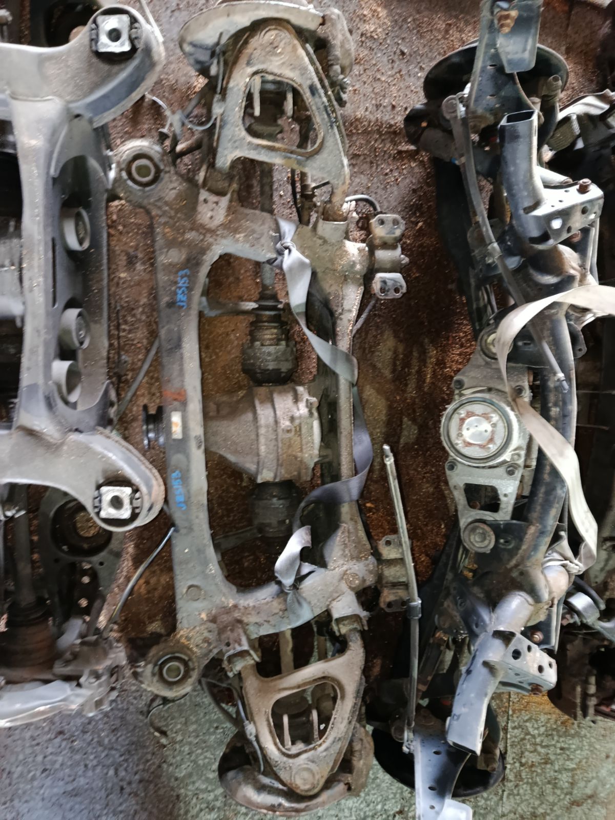 Балка подвески на Toyota Crown JZS153 1JZ-GE Фото 1