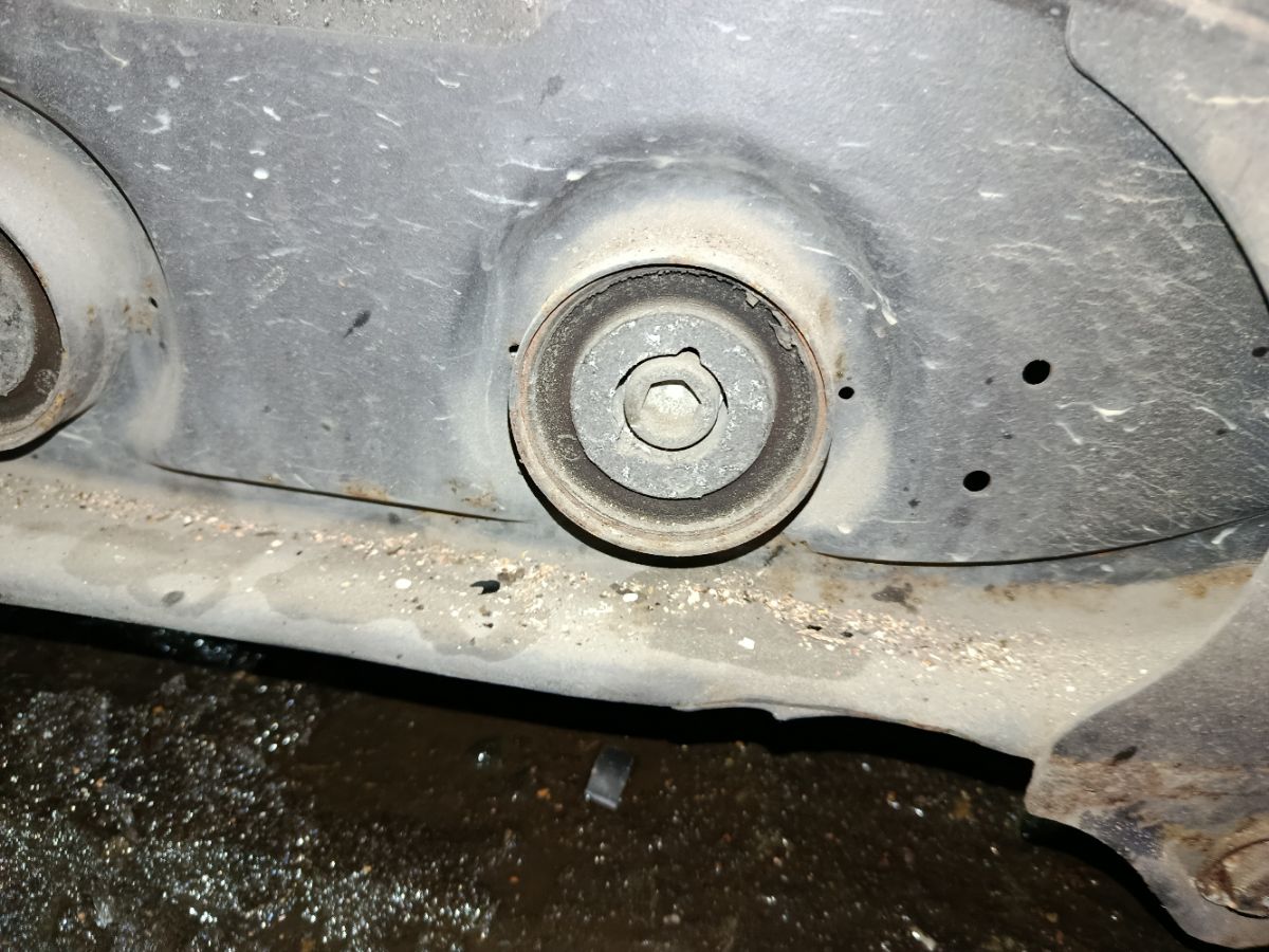 Балка подвески на Mercedes-Benz C-Class Station Wagon S203.246 271.946 Фото 11