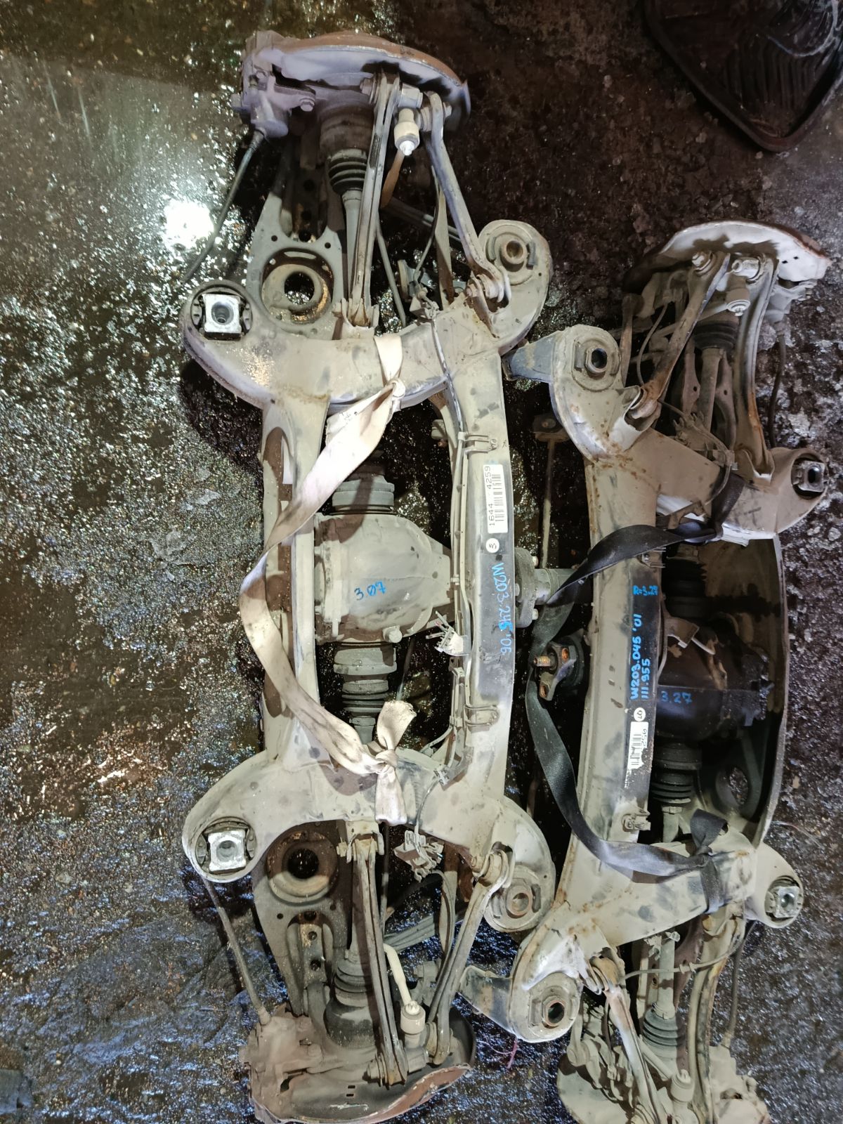 Балка подвески на Mercedes-Benz C-Class Station Wagon S203.246 271.946 Фото 1